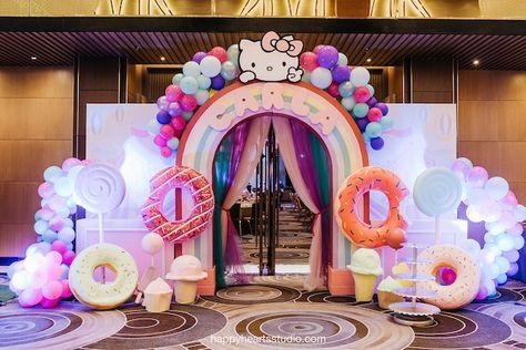 Candy Theme Photobooth, Hello Kitty Carnival Theme, Kitty Birthday Decorations, Hello Kitty Carnival, Candyland Themed Party, Hello Kitty Birthday Party Decorations, Hello Kitty Birthday Decorations, Sanrio Party, Birthday Hello Kitty