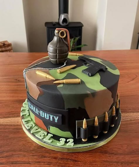 25 Call of Duty Birthday Cake Ideas - Mom's Got the Stuff Call Of Duty Cake Ideas, Call Of Duty Cake Design, Call Of Duty Birthday Cake, Call Of Duty Cake, Army Birthday Cakes, Best Birthday Cake Recipe, Army Cake, Army Birthday Parties, Military Cake