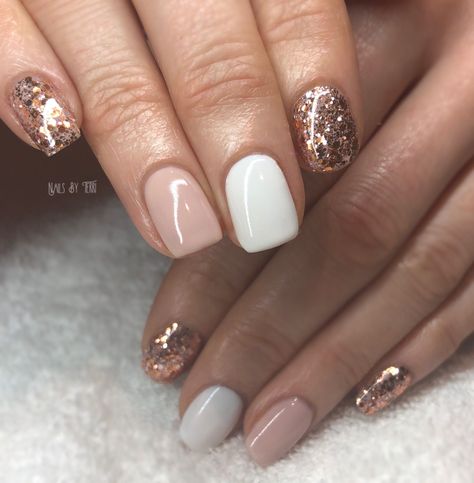 Gelish White, nude & Magpie glitter nails. Rose gold. Gold Gel Nails, Emerald Nails, Gelish Nails, Glitter Gel Nails, Rose Gold Nails, Halloween Nail, Dipped Nails, Gel Nail Designs, Dip Powder