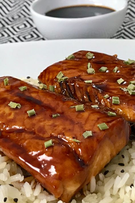 Salmon En Salsa, Salsa Salmon, Salmon Teriyaki, Teriyaki Salmon, Salmon Dishes, Fish And Chips, Salmon Recipes, Meatloaf, Beets