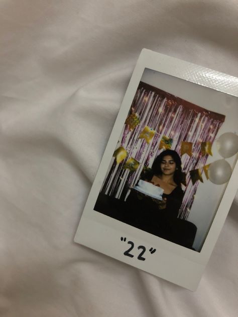 Polaroids With Fairy Lights, Birthday Poloroid Ideas, Birthday Polaroid Aesthetic, Polaroid Pictures Birthday, Happy Birthday Polaroid, Polaroid Birthday Pictures, Birthday Polaroid Pictures, Aesthetic Polaroid Pictures, Polaroid Birthday