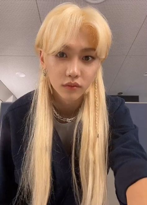 Boys Hair Highlights, Blonde Hair Korean, Hair Mirror, Tan Skin Blonde Hair, Blonde Hair Boy, Blonde Hair Extensions, Cool Blonde Hair, Long Hair Extensions, Hair Icon