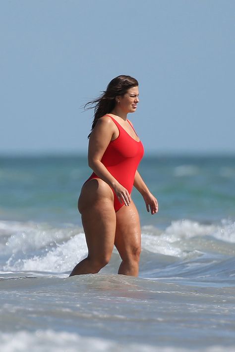 [PICS] Ashley Graham’s Beach Photoshoot — See Her Red ‘Baywatch’ Swimsuit – Hollywood Life Bay Watch Swimsuit, Ashley Graham Style, Photos Bff, Womens Professional Fashion, Photoshoot Pics, Curvy Model, Ashley Graham, Baywatch, Beach Photoshoot