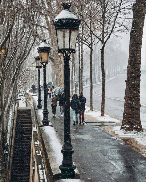 Paris Snow, Paris Dream, Day In Paris, Paris France Travel, Winter City, Parisian Life, Paris Aesthetic, Night Scenery, Winter Love