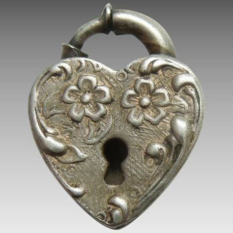 Heart Shelf, Big O, Antique Door Knobs, Old Keys, Heart Padlocks, Key Jewelry, Keys Art, Gold Charm Bracelet, Key To My Heart