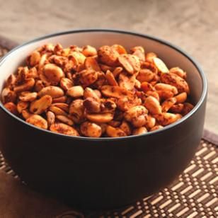 Snack Business, Glazed Nuts, Spicy Nuts, Salted Peanuts, Seed Recipes, Snack Mixes, Snacks Ideas, Peanut Recipes, Street Vendors