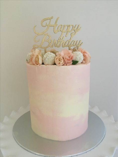 Simple tall pink and white modern cake with fresh flowers Pink Tall Cake, Tall Cakes Birthday, Simple Fondant Cake, Cake With Fresh Flowers, Tall Cake, Modern Cake, 21st Bday Ideas, Fondant Cake Designs, Plain Cake