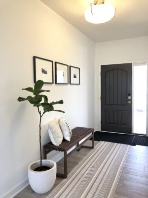 Entry Way Ideas With Bench, Front Door Bench Entryway, Mcm Entryway, Scandinavian Entryway, Modern Wood Bench, Hallway Seating, Doorway Decor, Entryway Inspiration, Hallway Bench