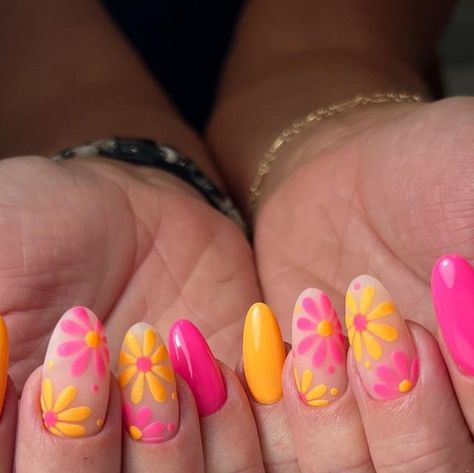 Taylei Williams Osborne on Instagram: "such a cute floral design + the flowers were done with a sweater technique!!  Inspired by @indigonails" 70s Floral Nails, Colorful Flower Nails, Floral Nail Design, Super Cute Nails, Tap Tap, Spring Inspo, Floral Nail Designs, Disney Nails, Gel Nail Designs