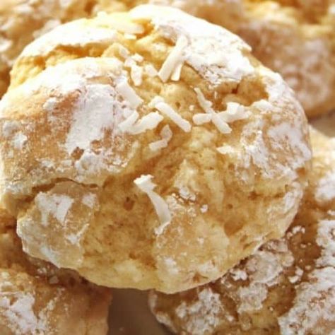 Coconut Crinkle Cookies Cookies From Scratch, Cookie Brownie Bars, Crinkle Cookies, Coconut Cookies, Coconut Recipes, Best Cookie Recipes, Yummy Sweets, Shredded Coconut, Easy Cookies