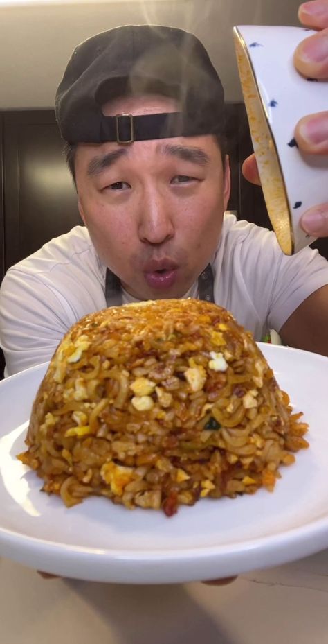 Ramen Fried Rice, Chris Cho Chef, Ramen And Rice, Buldak Ramen Recipe, Chef Chris Cho, Chris Cho, Buldak Ramen, Yummy Asian Food, Fried Ramen