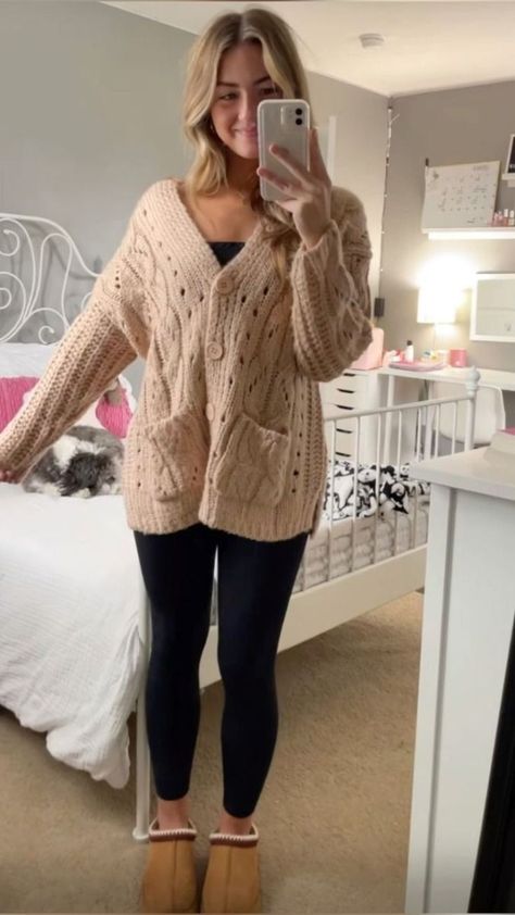 Fall Outfits Women Check more at https://beautyfashionideas.com/fashion/fall-outfits-women-3/ Cute Pinterest Outfits For School, Outfit For Fall For Women, Preppy Fall Outfits Aesthetic, Cute And Comfy Fall Outfits, Sweater And Uggs Outfit, Fall Outfit Inspo Casual, College Class Outfits Comfy, Cute Comfy Outfits With Leggings, Womens Comfy Outfits