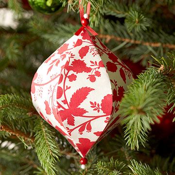 Six-Side Paper Christmas ornament Origami Xmas, Paper Ornaments Diy, Pretty Christmas Ornaments, Diy Christmas Paper, Homemade Christmas Crafts, Homemade Paper, Paper Mache Christmas, Easy Christmas Ornaments, Paper Christmas Ornaments