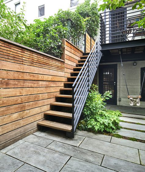 In Brooklyn's leafy Park Slope neighborhood, a young couple with a son asked architect Kim Hoyt (a member of the Gardenista Architect/Designer Directory) t House Rooftop, Outside Stairs, Patio Stairs, Staircase Outdoor, Courtyard Ideas, Spiral Staircases, Garden Stairs, Exterior Stairs, Sloped Garden