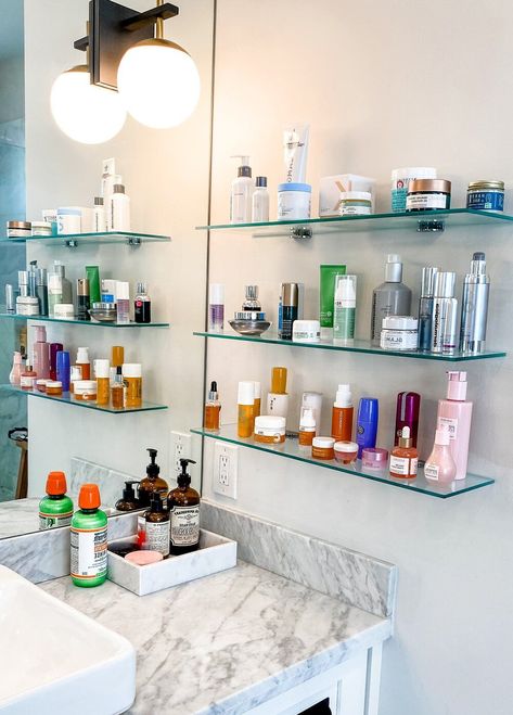 Skin Care Wall Storage, Skin Care Organizer Bathroom, Toiletries Storage Ideas Bedroom, Bathroom Cosmetic Storage, Bathroom Skin Care Organization, Bathroom Mirror Organization, Bathroom Beauty Organization, Lotion Storage Ideas, Small Bathroom Organization Countertops