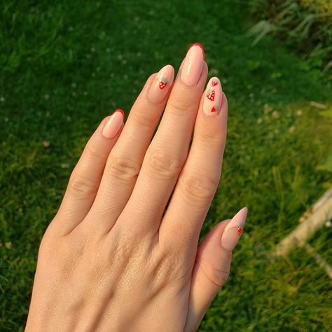 Strawberry Heart Nails, Strawberry Theme Nails, Strawberry French Tip Nails, Strawberry Gel Nails, Red Strawberry Nails, Nail Art Grunge, Strawberry Nails Acrylic, Strawberry Nails Designs, Pink Strawberry Nails