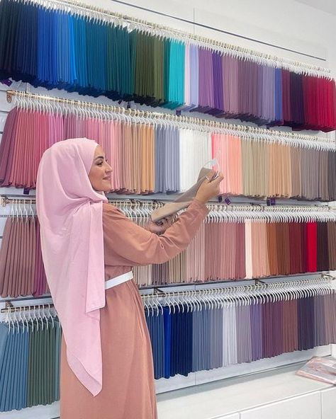 Hijab Business, Clothes Photoshoot, Hijab Brand, Hijab Shop, Hijab Colors, Scarf Display, Hijab Store, Store Shelves Design, Color Knowledge