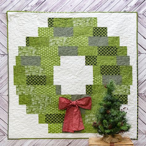 Deck the halls with this festive Christmas Wreath wallhanging. Quilt Kits For Sale, Wreath Quilt, Christmas Quilting Projects, Christmas Quilt Blocks, Quilted Wall Hanging, Christmas Quilt Patterns, Quilt Care, Christmas Wall Hangings, Holiday Quilts