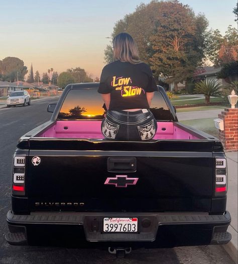 Small Trucks For Women, Pink And Black Truck, Lowered Trucks Chevy, Mamalona Truck, Takuache Trucks, Pink Chevy Trucks, 2007 Chevy Colorado, Pink Chevy, Chevy Trucks Lowered