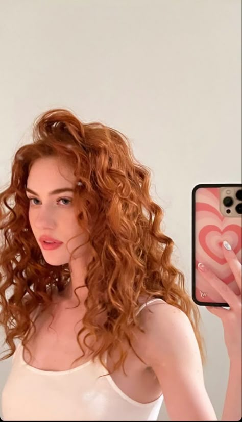 Hot Ginger Hair, Wavy Hair Ginger, Curly Hair Pale Skin, Red Curly Hair Aesthetic, Auburn Hair Aesthetic, Curly Red Hair Aesthetic, Red Hair Perm, Red Head Curly Hair, Strawberry Blonde Hair Natural