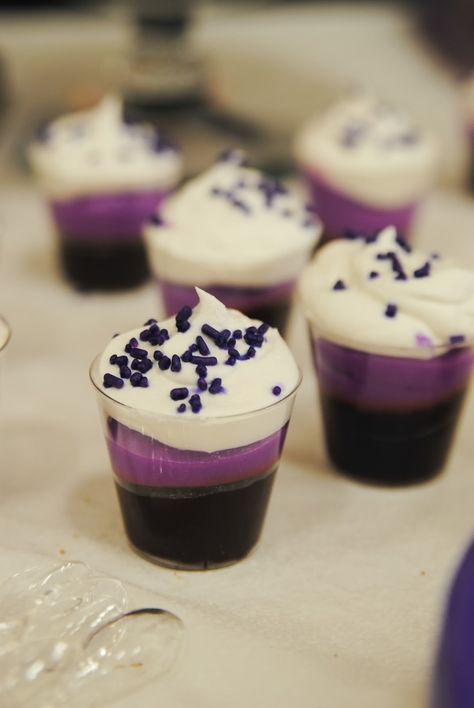 Purple Party Snack Ideas, Purple Dessert Shooters, Purple Jello Desserts, Purple Sweets Table, Purple Party Treats, Purple Desserts Ideas, Purple Foods For Color Party, Purple Party Food, Purple Cheesecake