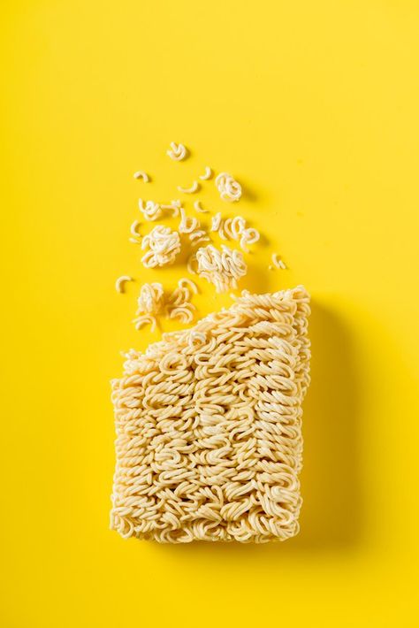 Ramen Noodle Photography, Instant Noodles Aesthetic, Noodle Aesthetic, Yummy Easy Recipes, Ramen Aesthetics, Noodles Photography, Dry Ramen, Raw Noodles, Noodles Aesthetic