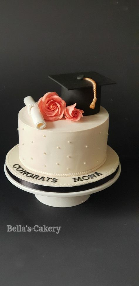 College Grad Cake Ideas, High School Graduation Cakes For Her, Cake Inspo For Graduation, Simple Graduation Cakes For High School, High School Grad Cake Ideas, Cake Designs For Graduation, Cake Graduation Ideas, Graduation Cake Designs College, Graduation Cake Designs High Schools