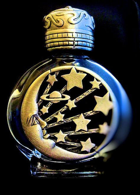 Circa 1940's -Vintage JJ Jonette "Moon & Stars" Perfume Bottle  with Pewter top Vintage Moon Jewelry, Beautiful Perfume Bottle Design, Cool Perfume Bottles, Parfume Bottle Design, Unique Perfume Bottles, Star Perfume, Moon Perfume, Star Bottle, Vintage Parfum