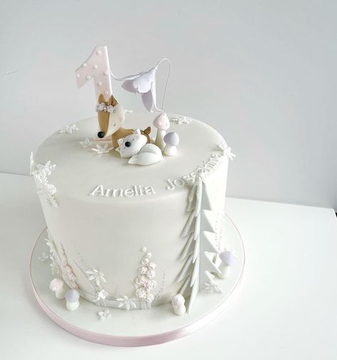 Nicola Nicholls on Instagram: “Happy Winter Onederland Birthday to Amelia ✨ • #winterwoodlandcake #1stbirthday #1stbirthdaycake #firstbirthday #firstbirthdaycake…” Winter Baby Birthday, Winter Onederland Party Girl 1st Birthdays, Birthday Cake Girls Teenager, Woodland Birthday Cake, Winter Onederland Cake, First Birthday Winter, Twin Birthday Cakes, Children Food, Winter Onederland Birthday Party