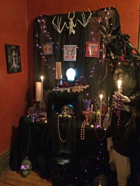 Halloween 2016 Decor Part 1 – Voodoo Entry | the Year of Living Fabulously Voodoo Decor, Voodoo Altar, Voodoo Party, Voodoo Halloween, Chic Halloween Decor, Handmade Halloween Costumes, Bat Skeleton, Samhain Halloween, Dinner Party Themes