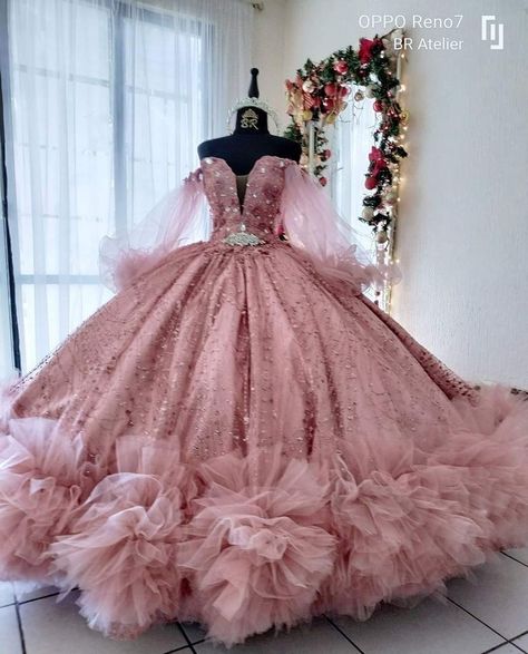 Dama Hair Styles, Princess Ball Gowns Pink, Quincenera Dresses Pink Princesses, Moda 2000 Quinceanera Dresses Pink, Pink Debut Theme, Pink Debut Gown, Quinceanera Damas Dresses, Quinceanera Dresses For Damas, Black Frocks