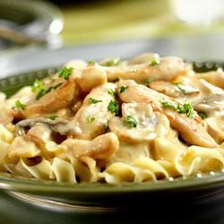 Easy Chicken Stroganoff Recipe, Stovetop Dinners, Easy Chicken Stroganoff, Spider Killer, Campbells Soup Recipes, Campbells Recipes, Chicken Stroganoff, Creamy Mushroom Sauce, Stroganoff Recipe