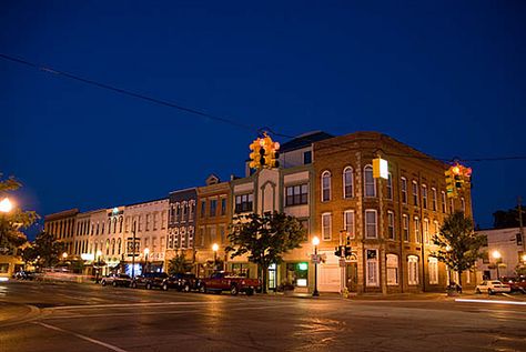 Monroe, Michigan. Main Street. I love Monroe. Such a pretty old fashioned town. Menominee Michigan, Monroe Michigan, Enchanted Places, Mt Clemens Michigan, Greenfield Village Michigan, Travel Michigan, Michigan Girl, Lake Garden, Flat Rock