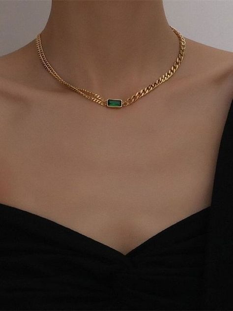 ig: @twilagingerich Gold Jewelry Simple, Classy Jewelry, Fancy Jewellery, Jewelry Lookbook, Jewelry Design Necklace, Affordable Jewelry, Crystal Necklace Pendant, Girly Jewelry, Gold Jewelry Fashion