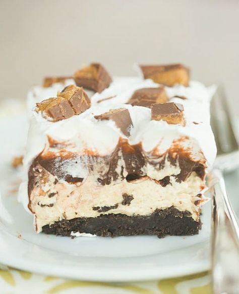 Peanut Butter Cup Icebox Cake | browneyedbaker.com #recipe #nobake Ice Box Cake, Icebox Cake Recipes, Layered Desserts, Peanut Butter Filling, Icebox Cake, Peanut Butter Cup, A Piece Of Cake, Peanut Butter Recipes, Creamy Chocolate