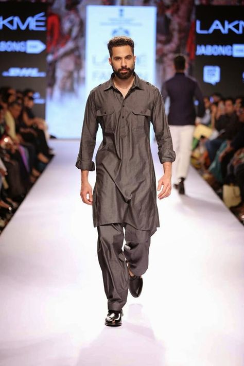 Royal yet relaxed: Raghavendra Rathore Keeps it Safe & Classic for his S/R 2015 Collection: Lakme Fashion Week Raghavendra Rathore, Ethenic Wear, Indian Male Model, Mens Indian Wear, Latest Mens Wear, Indian Groom Wear, Gents Kurta, Kurta Men, Indian Men Fashion