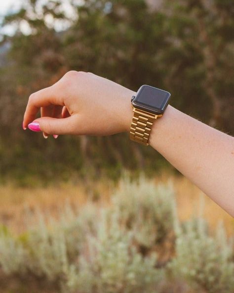 Hey girl🙋‍♀️, it's time to upgrade your wrist game! Swap those rubber bands for something ✨chic✨—your Apple Watch deserves to be as stylish as you are! Apple Watch Gold, Gold Apple Watch Band, Gold Apple Watch, Gold Apple, Wrist Game, Watch Faces, Apple Watch Band, Steel Metal, Matte Gold