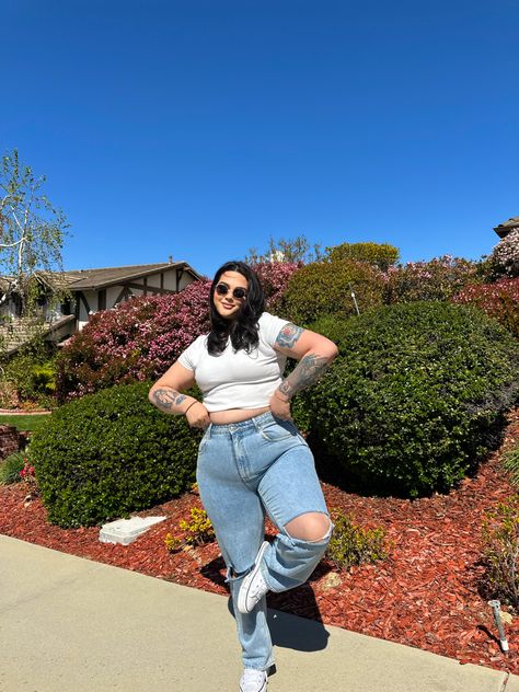 Ripped jeans, plus size ootd, spring ootd Mid Plus Size Summer Outfits, Plus Size Girly Outfits, Plus Size College Outfits, Plus Size Jeans Outfit, Ripped Jeans Plus Size, Virgo Outfits, Plus Size Ootd, Plus Size Mom Jeans, Plus Size Ripped Jeans