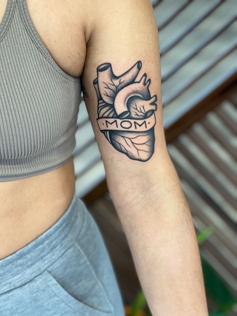 Traditional tattoo, black and grey tattoo Unique Mom Tattoos, Heart Mom Tattoo, Flesh Art, Polynesian Tattoo Sleeve, Mom Heart Tattoo, Optical Illusion Tattoos, Illusion Tattoos, Minimalist Tattoo Ideas, Anatomical Heart Tattoo