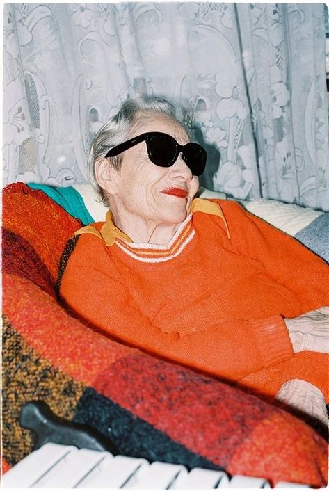 original Photography Old People, Cool Old Lady, Elderly Fashion, Stylish Grandma, Senior Lifestyle, Laser Clinics, Storage Systems, Photography Series, Old Lady