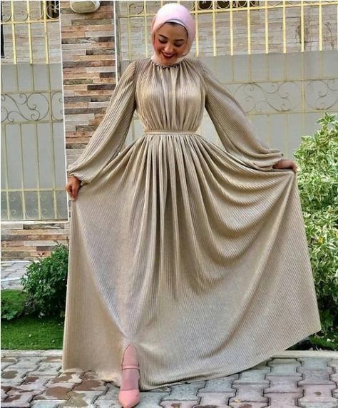 Hijab Fashion Dress, Comfy Trendy Outfits, Simple Long Dress, Muslim Evening Dresses, Modest Fashion Hijab, Soiree Dress, Mode Abaya, Elegant Dresses Classy, Muslim Fashion Dress