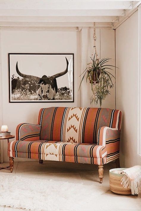 THe cutest couch ever Kilim Sofa, Camper Redo, Minimalist Dekor, Deco Studio, Southwest Decor, Modern Western, Inspire Me Home Decor, Western Homes, Southwestern Decorating