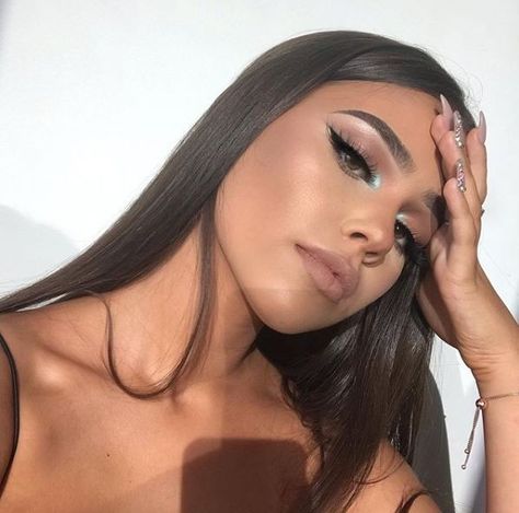 @Me_Asma 🌷 shared by 𝐌𝐄 𝐀𝐒𝐌𝐀 on We Heart It Leah Halton, Natural Prom Makeup, Going Out Makeup, Light Blue Hair, Makeup Is Life, Makeup Eye Looks, Nude Makeup, Spring Makeup, Blue Makeup