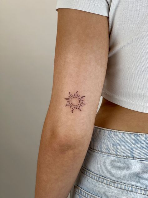 Back Of Arm Sun Tattoo, Minimalist Tattoo Sun, Sun Tattoo Wrist, Sun Tattoo Minimalist, Sun Tattoo Placement, Sun Rise Tattoo, No Risk No Story Tattoo, Sun Tattoo Arm, Fine Line Sun Tattoo