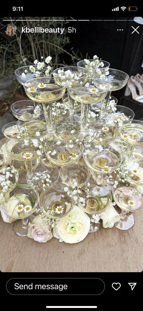 Black Tie Aesthetic, Small Engagement Party, Engagement Brunch, White Engagement Party, Pearl Bridal Shower, Engagement Party Themes, Elegant Engagement Party, Garden Party Bridal Shower, Bridal Shower Champagne