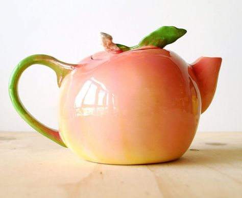 Peach teapot. Keramik Design, Ceramic Teapot, Teapots And Cups, Just Peachy, Chocolate Pots, Kitchen Stuff, Ceramic Pottery, Tea Set, Tea Time