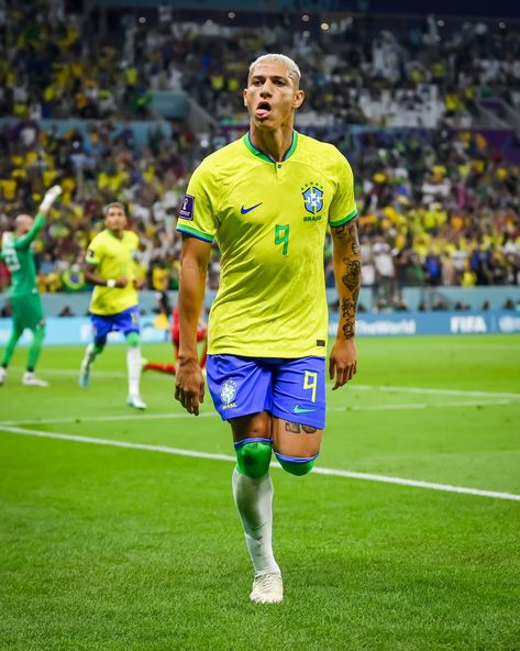 Brazil Players, Football Is Back, Brazil World Cup, Player Football, Art Football, Liverpool Fans, Instagram Promotion, Association Football, Football Is Life