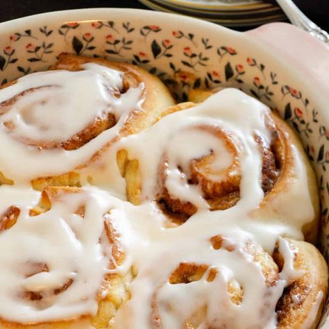 Make ahead Pioneer Woman's Cinnamon Rolls - Butter & Baggage Sweet Yeast Rolls Recipe, Recipe With Heavy Cream, Sweet Yeast Rolls, Rhodes Cinnamon Rolls, Pioneer Woman Cinnamon Rolls, Pioneer Woman Christmas, Peanut Butter Granola Bars, Brown Sugar Icing, Strawberry Cinnamon Rolls