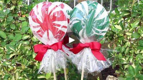 7.2M views · 24K reactions | Paper Plate Lollipops | Make GIANT paper plate lollipops for Christmas! They do not have to be painted perfectly because the cellophane makes them all look ADORABLE no matter... | By Smart School House | Facebook Paper Plate Lollipops, Big Lollipops, Giant Lollipops, Christmas Garden Decorations, Christmas Paper Plates, Candy Land Christmas Decorations Outdoor, Christmas Yard Decorations, Candy Decorations, Christmas Float Ideas