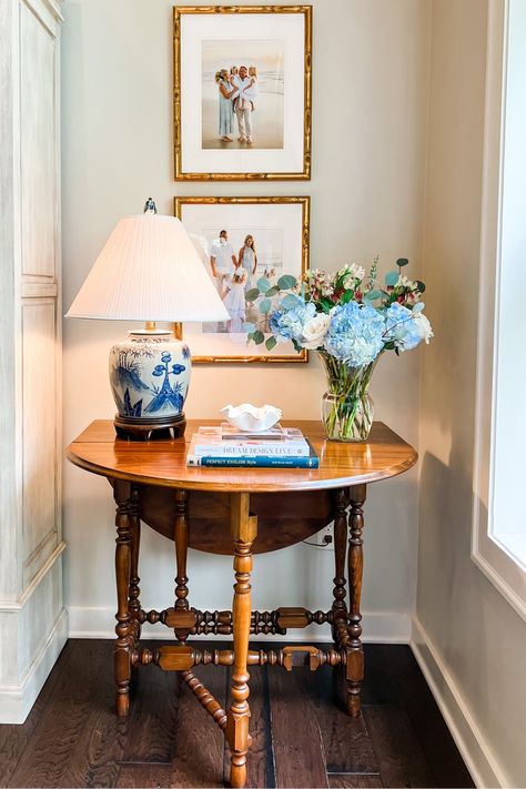 Sitting Area By Front Door, Birmingham Home And Garden, Vintage Coastal Decor, Classic American Home, Instagram 2023, Casa Country, Contemporary Traditional, Antique Finds, Southern Home